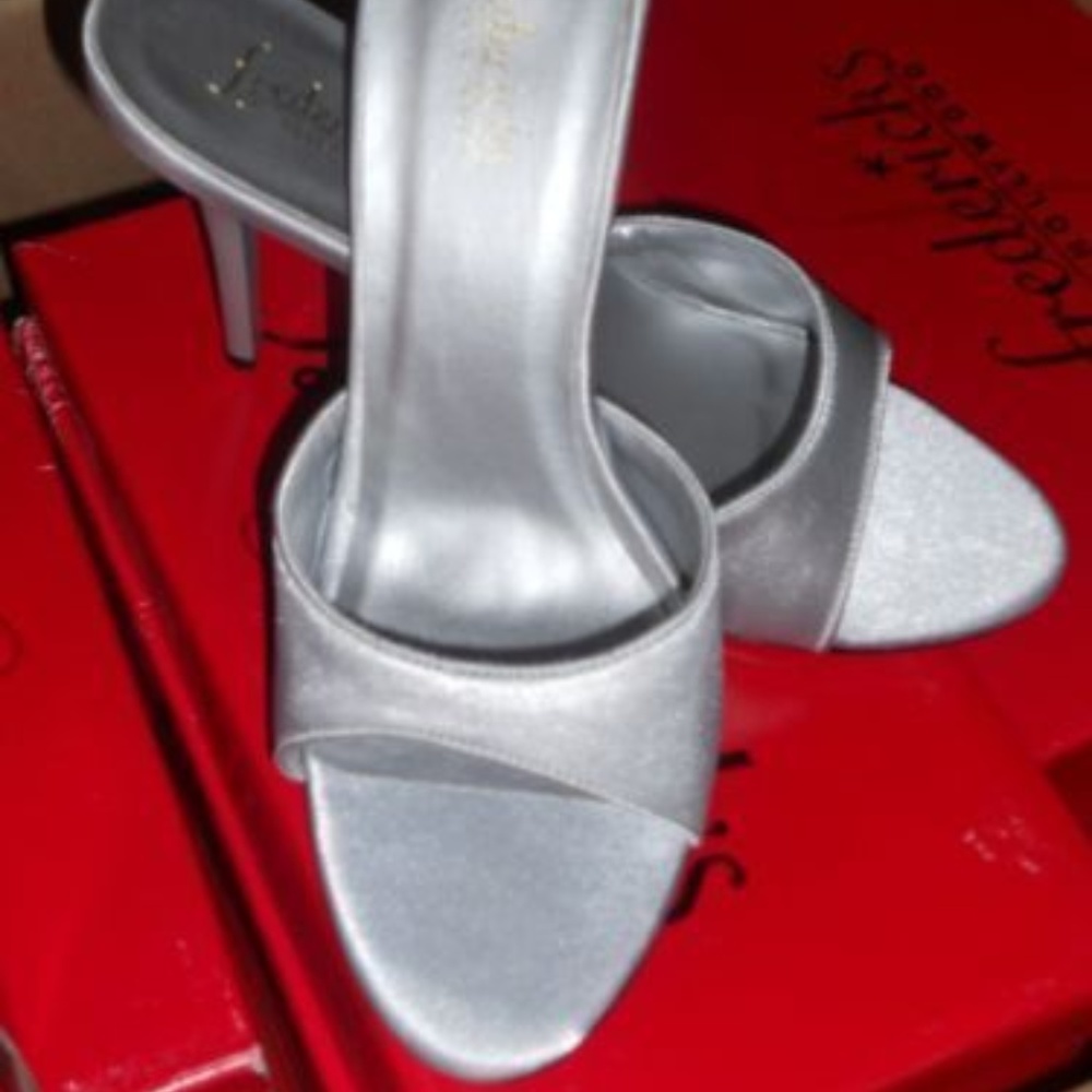 Fredericks of Hollywood 4" Mule Pumps NEW IN BOX